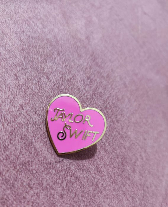 Przypinka Pin serce Taylor Swift plus kot 1989