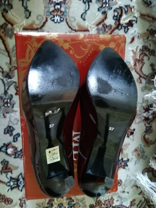 Туфли женские на высоком каблуке
