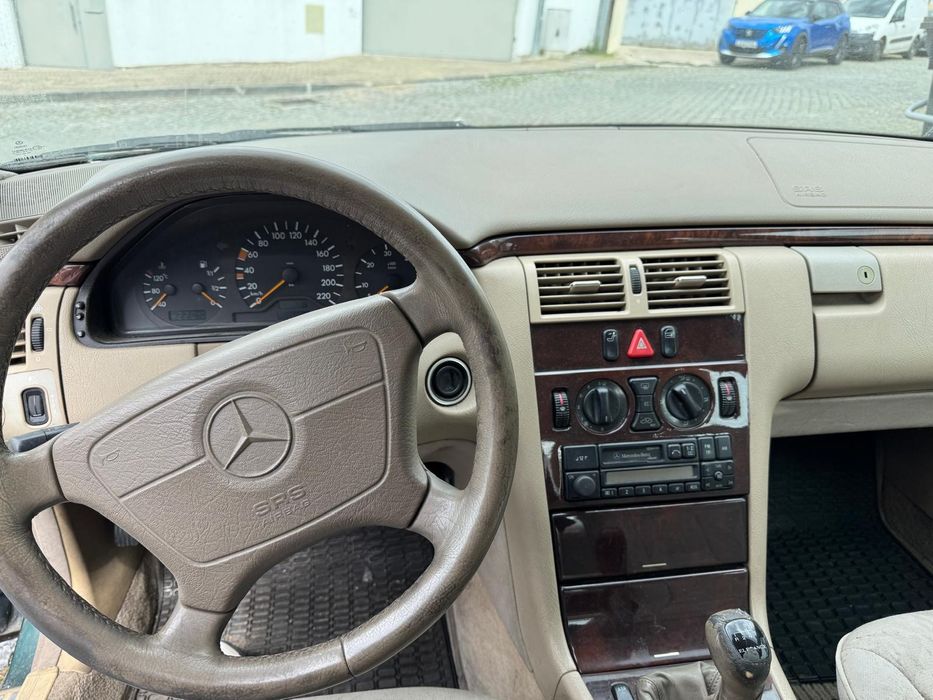 Mercedes Benz E250