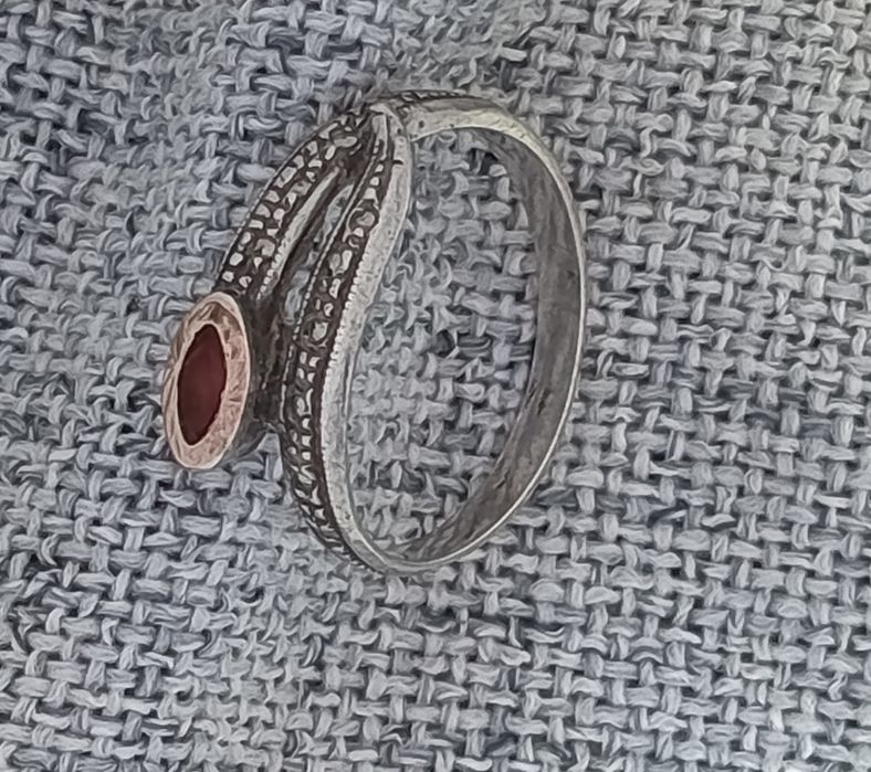 Anel Vintage em Prata 925 - Marcasite e Pedra Vermelha