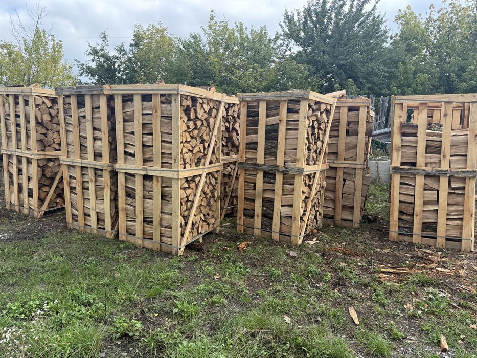 Дрова в ящиках дуб