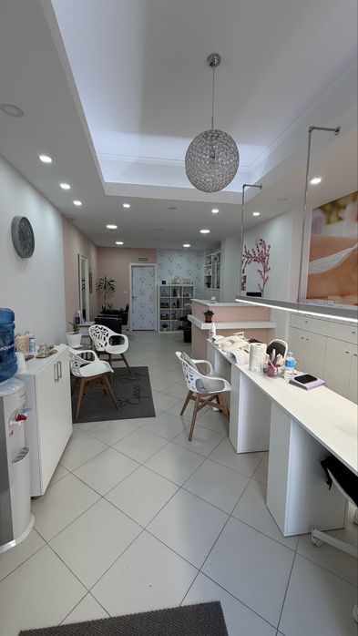 Arrenda-se Mesa de Manicure