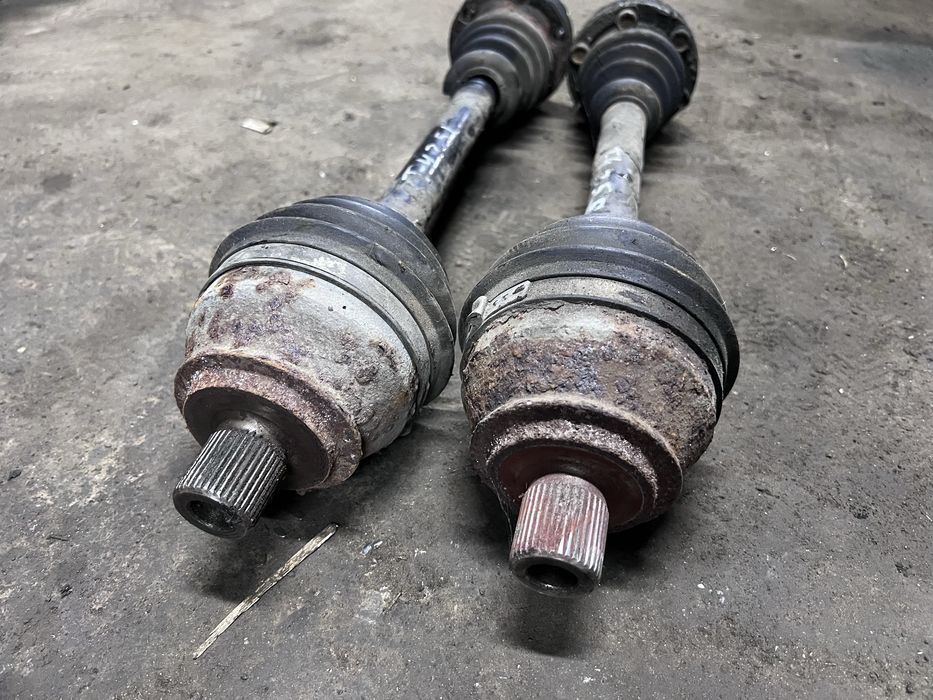 Приводний вал піввісь transporter t4 2.5 tdi полуось права ліва