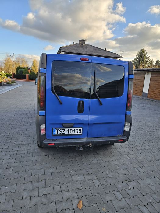 Renault trafic 2.5 DCI  chłodnia BEZWYPADKOWY