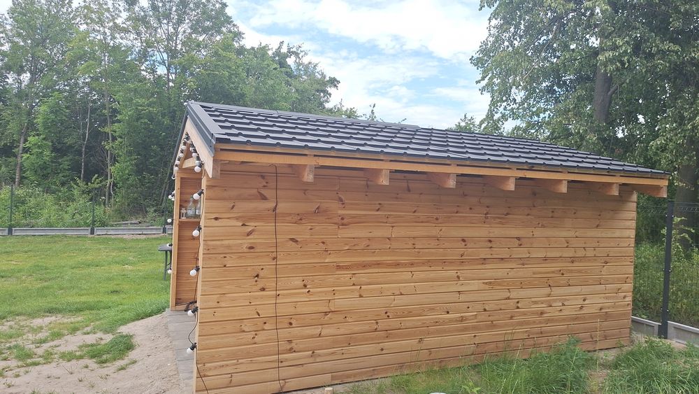 Domek ogrodniczy na narzędzia.