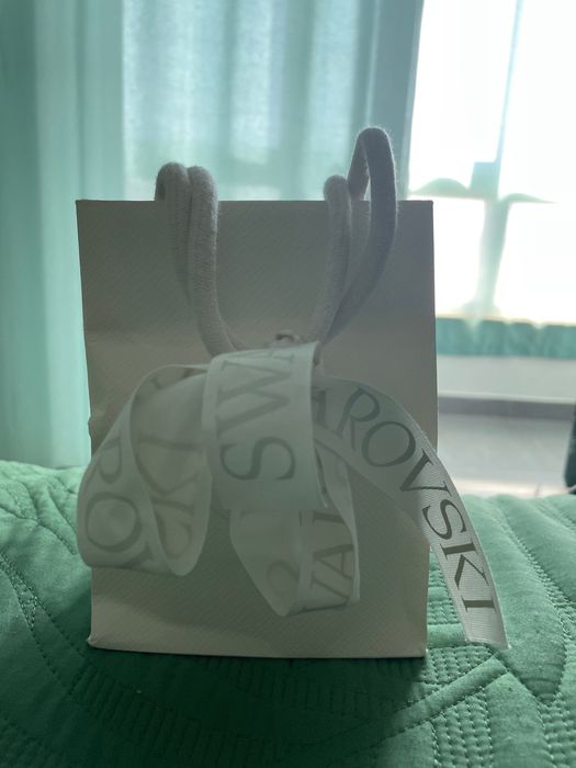 Colar Swarovski com fatura nunca aberto