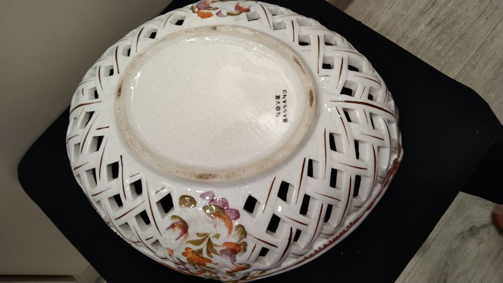 Вазы фруктовницы,тарелки.