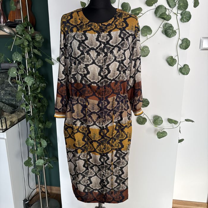 Sukienka midi w wężowy wzór szmizjerka animal print S Solar