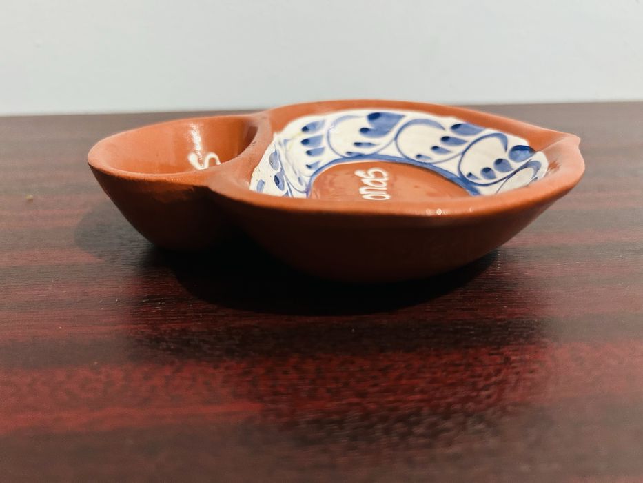 Azeitoneira de barro pintada a mao