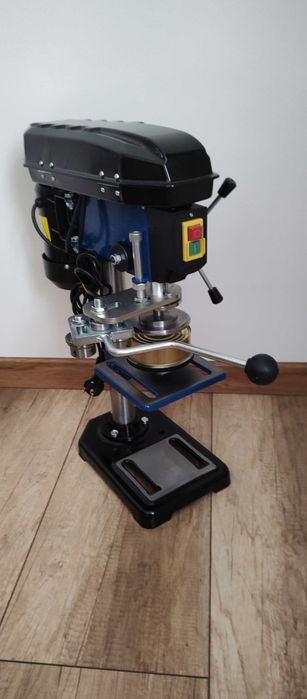 Nowiutka zamykarka do puszek konserw na jeden ruch zamykający