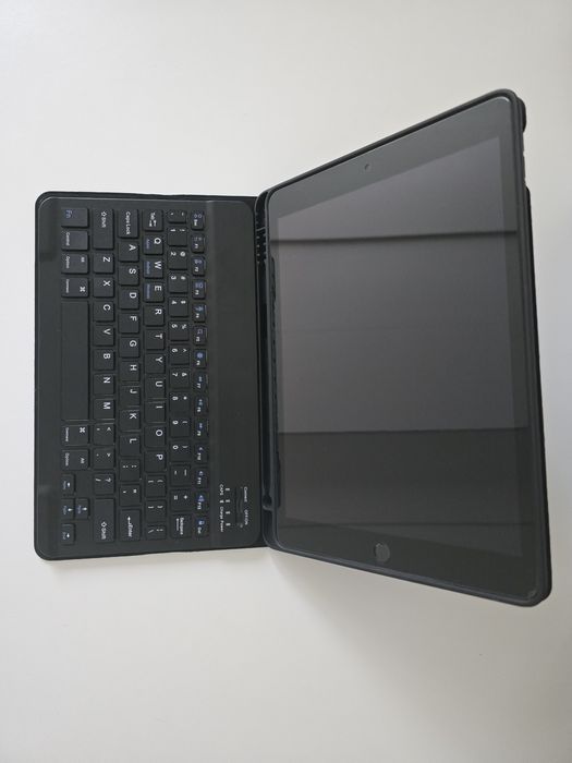 Apple iPad 9 generacji, super stan, ekran 10.2 cala, 64 GB pamięć