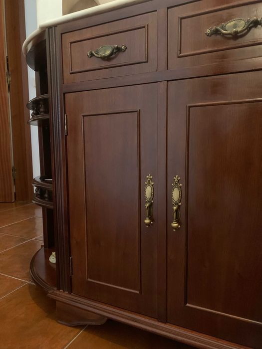 Armário de madeira com tampo mármore - 1,21x0,80m