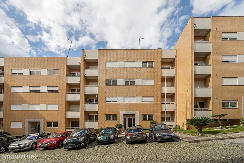 Apartamento T2 com suite e garagem fechada, em Nogueira, Braga!