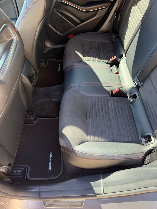 Mercedes Benz CLA 200