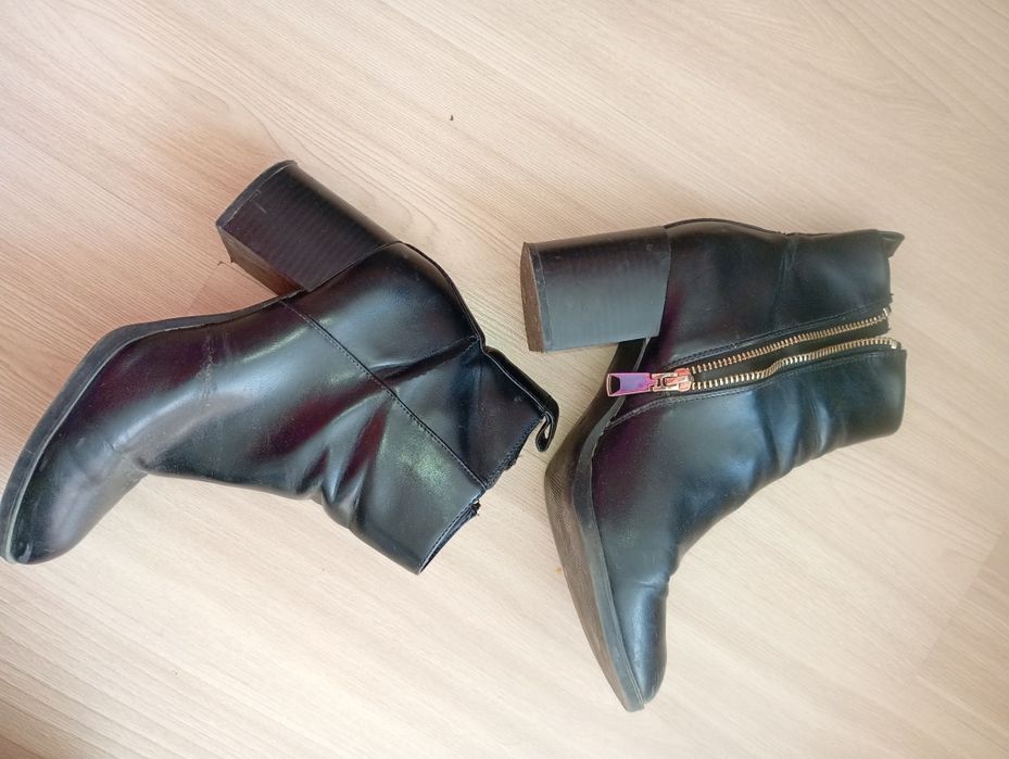 Buty botki damskie czarne na słupku 38