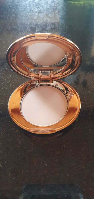 Charlotte tilbury  puder prasowany mini