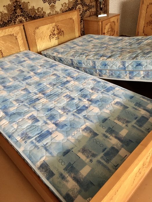 Меблі для спальні, натуральне дерево, матраси у подарунок