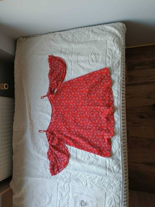 Piękna bluzeczka na lato - na ramiączkach, jak nowa czerwona - M- XL.
