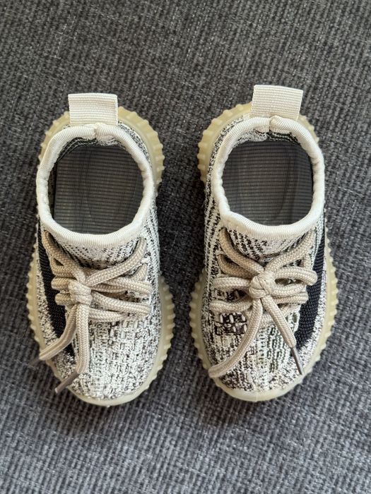 Кросівки дитячі Yeezy 350 розмір 21(13,5)