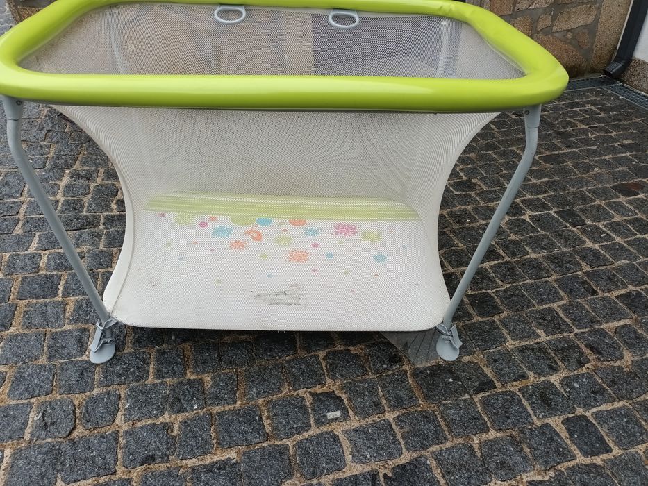 Parque bebé com duas pegas