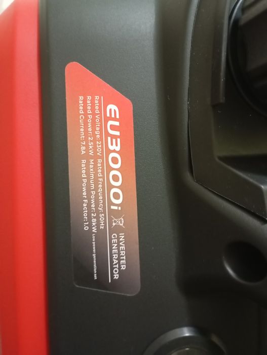 Продаю инверторный генератор Нonda 3000 i.