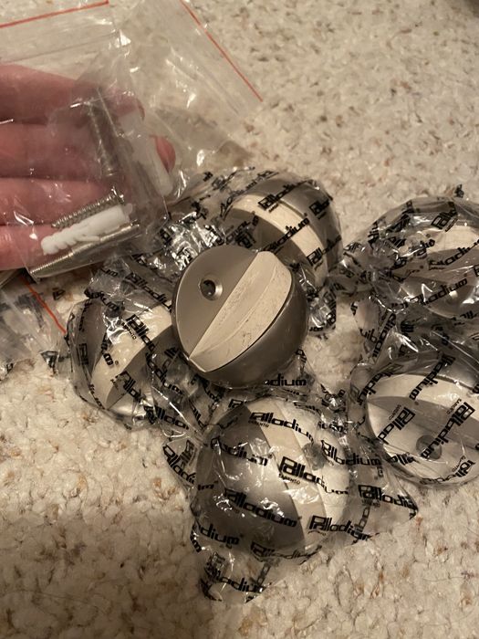 Стопор дверной напольный