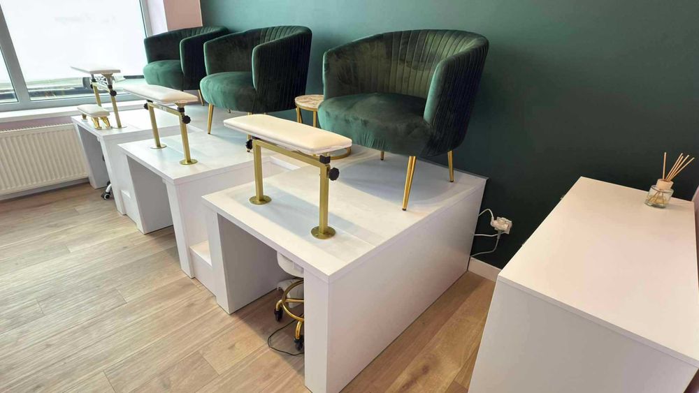 Podest do pedicure dostępny od ręki PROMOCJA!! CENA BRUTTO! NOWY WODOODPORNY! z miejscem na nogi