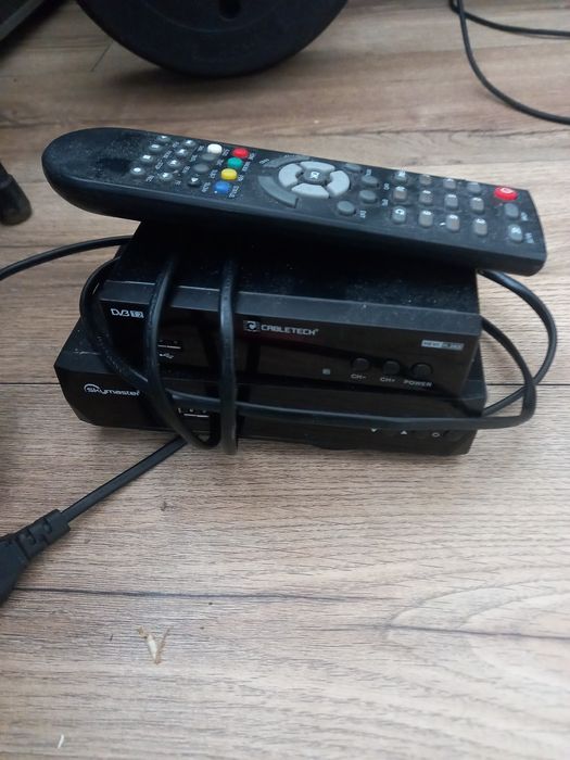 Dekoder dvbt2 z pilotem