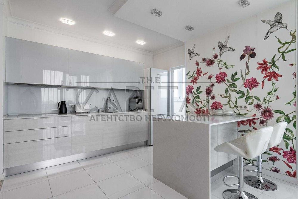 Продаж Видова 3-к квартира 108м² біля озера Тельбін — генератор, паркінг, авторський ремонт
