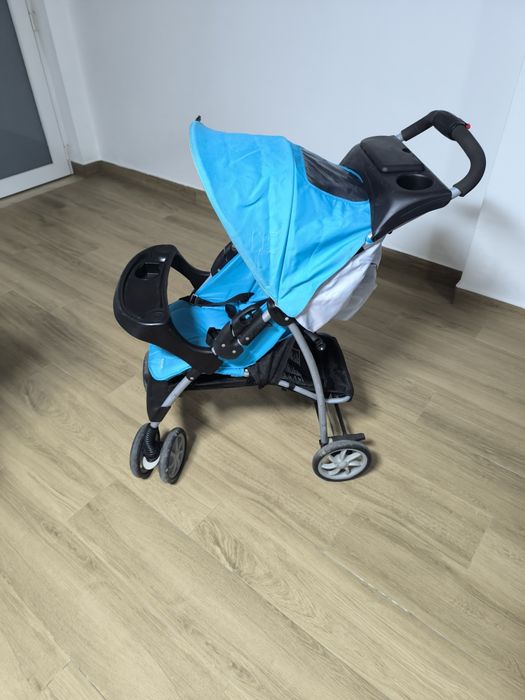 Carrinho de bebê com ovo