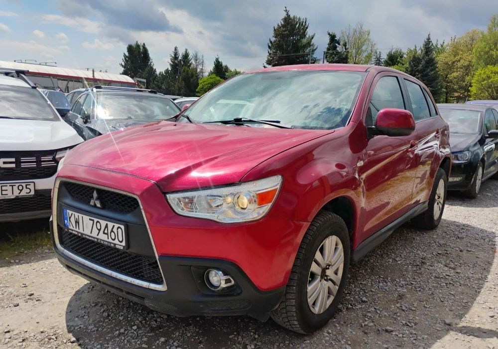 Mitsubishi ASX 2011r, 1.8 DIESEL, 4x4. Lekko przetarty prawy bok. Jeździ.