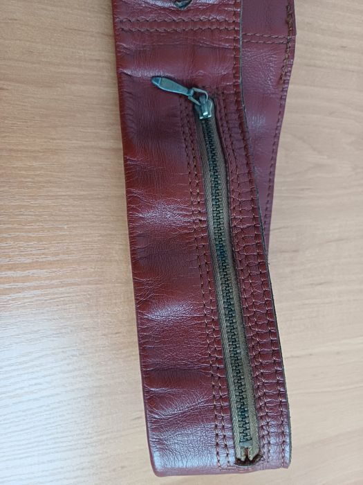 Стильный кожаный ремень с кармашками  размер S-М