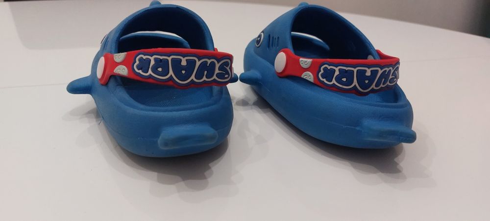 Klapki piankowe Shark