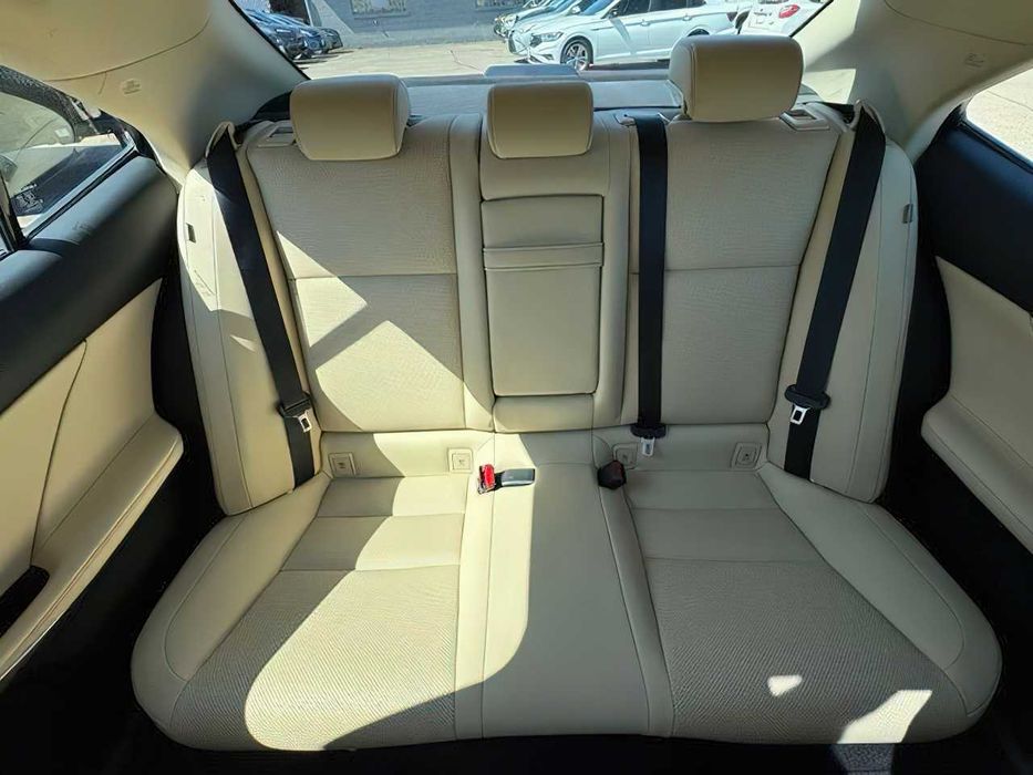 Lexus IS 300      2016