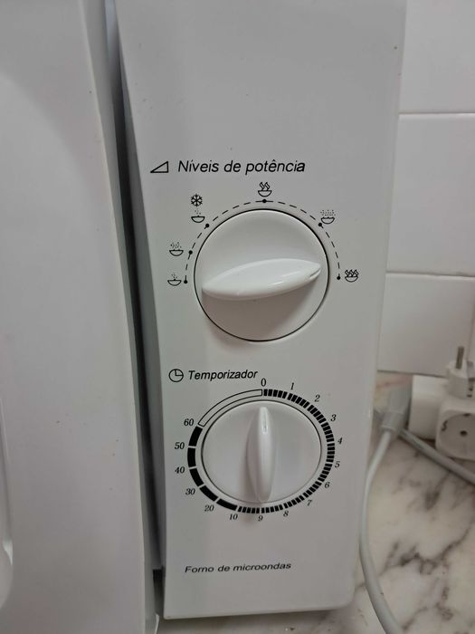 Microondas marca Haier usado em bom estado