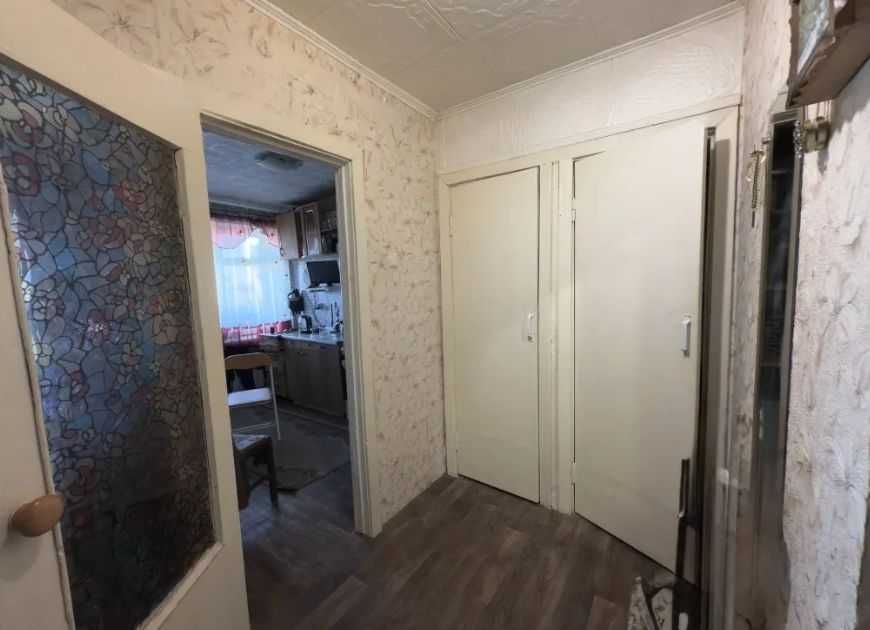 1 кім в ЦЕГЛІ та СЕРЕДНІЙ поверх СЛОБОЖАНСЬКИЙ (Газети Правда)(714782)