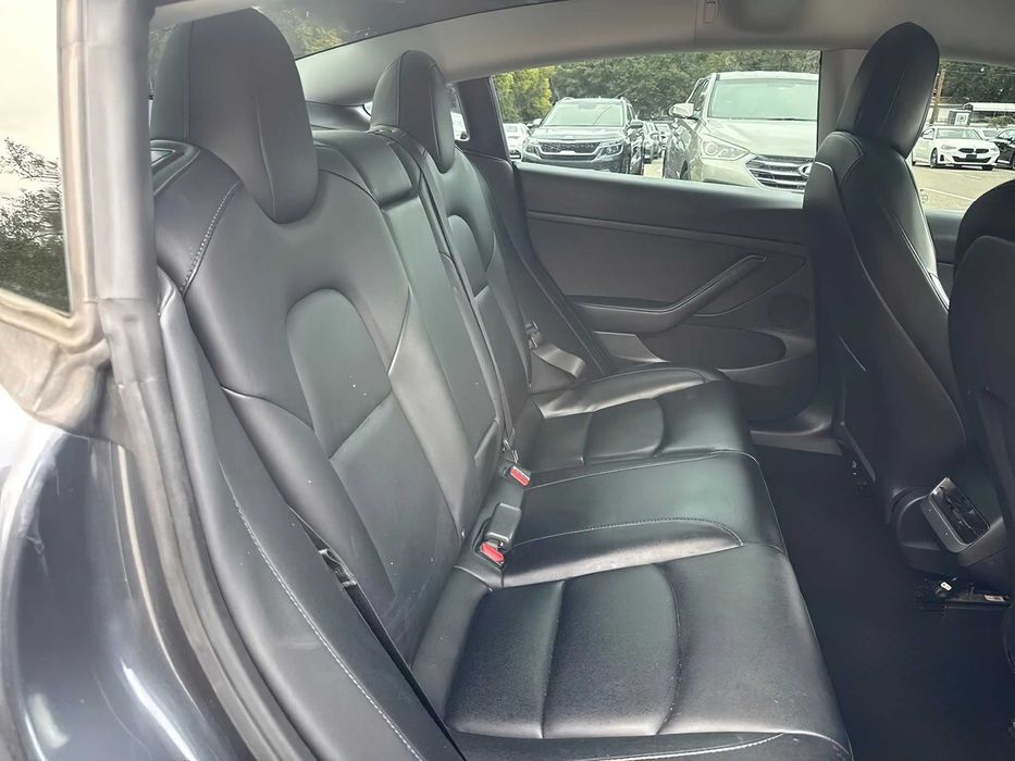 Tesla Model 3      2023