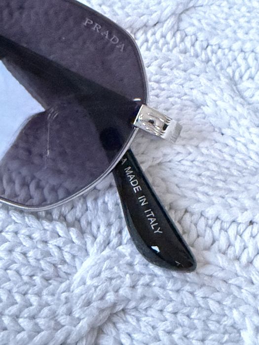 Сонцезахисні окуляри Prada