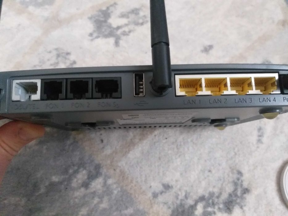 Маршрутізатор Fritz Box Wlan 7270 и Ретранслятор Wi-Fi FRITZ Repeater