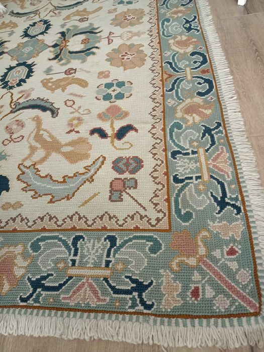 Tapete Arraiolos 210x160.Azul claro,bege,crú,rosa.Ler descrição total!