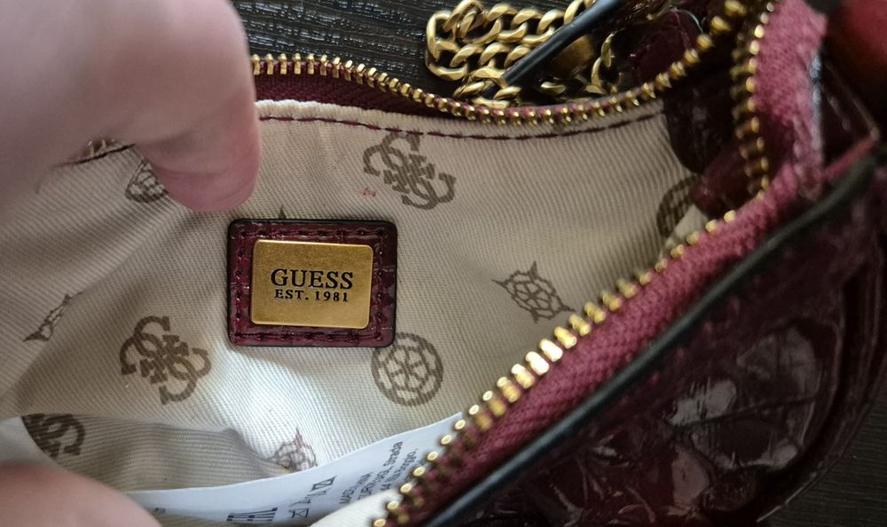 Мініатюрна сумочка Guess