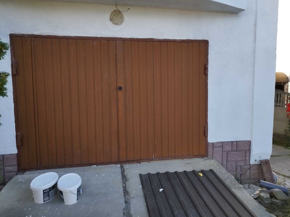 Продаються гаражні ворота розміром 291 на 191 см.