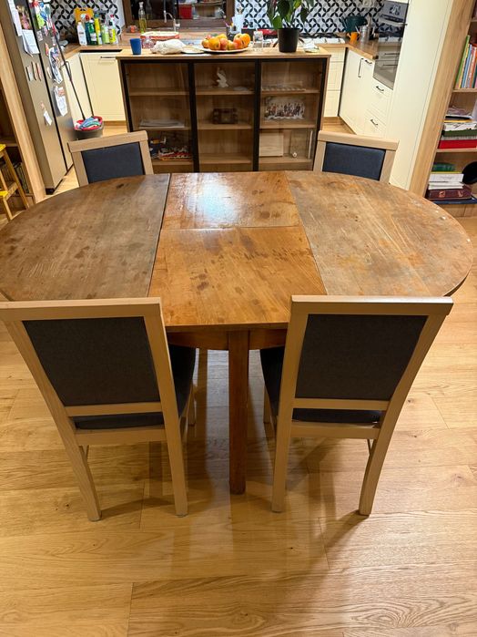 Stół drewniany i 4 krzesła