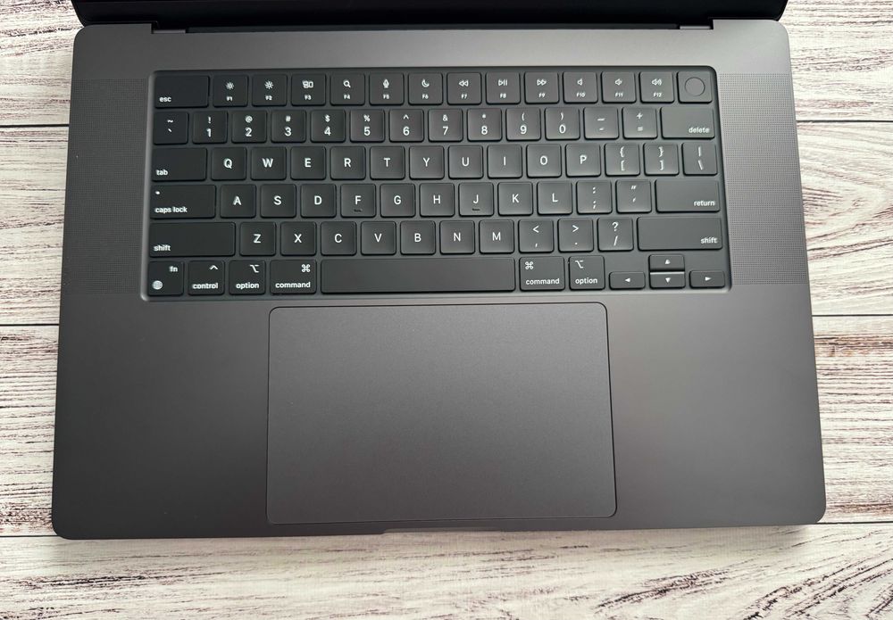 Macbook Pro 16" 2024 M4 Pro / 24Gb / SSD 512Gb Space Black