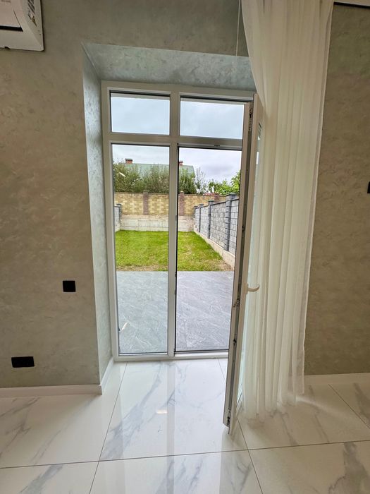 Продам котедж з ремонтом в районі Щасливе!