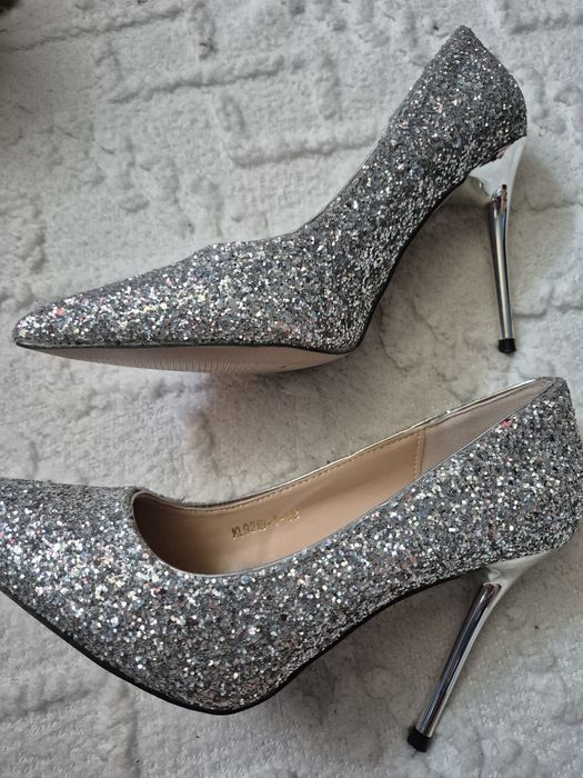 Buty na obcasie, brokatowe, nowe!