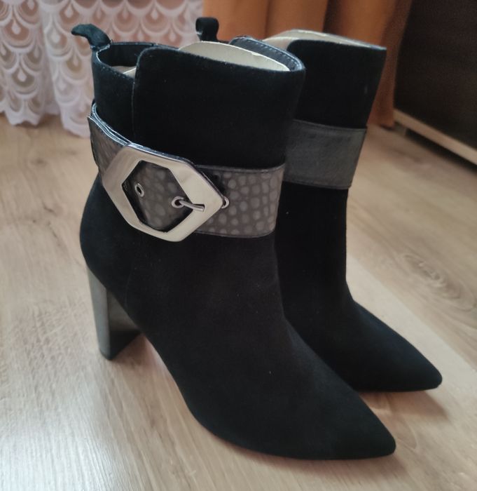 Nowe Caprice skórzane botki zamszowe czarne z klamrą 38 (5) Nowe