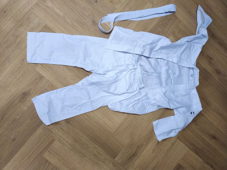 Judoga z  decathlon 130 cm kimono