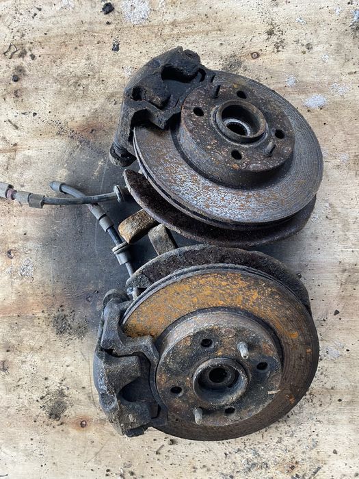 Цапфи поворотний кулак гальмівний диск супорт Ваз Калина 1118