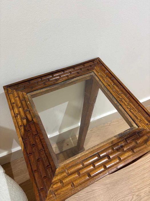 Mesa de centro alta de madeira com moldura em estilo bambu